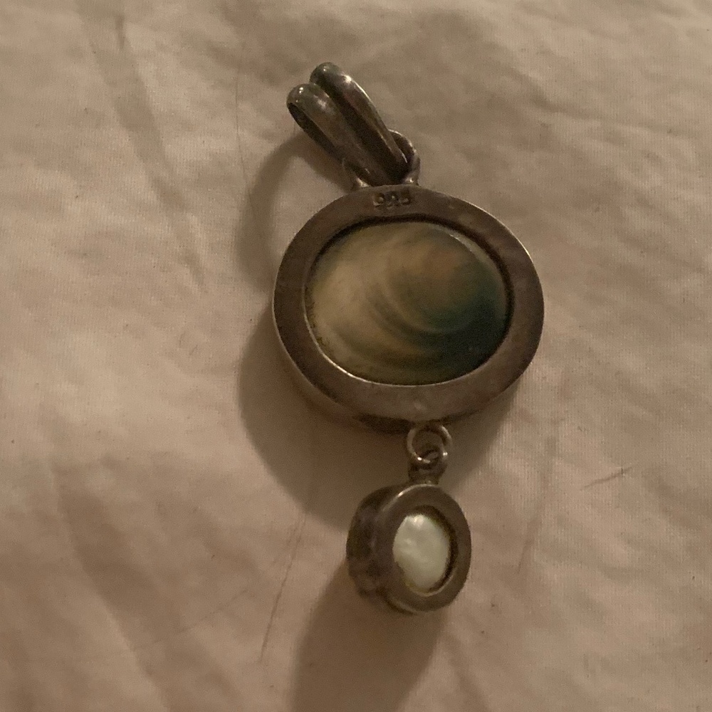 Shell and Pearl Pendant - Picture 2 of 2